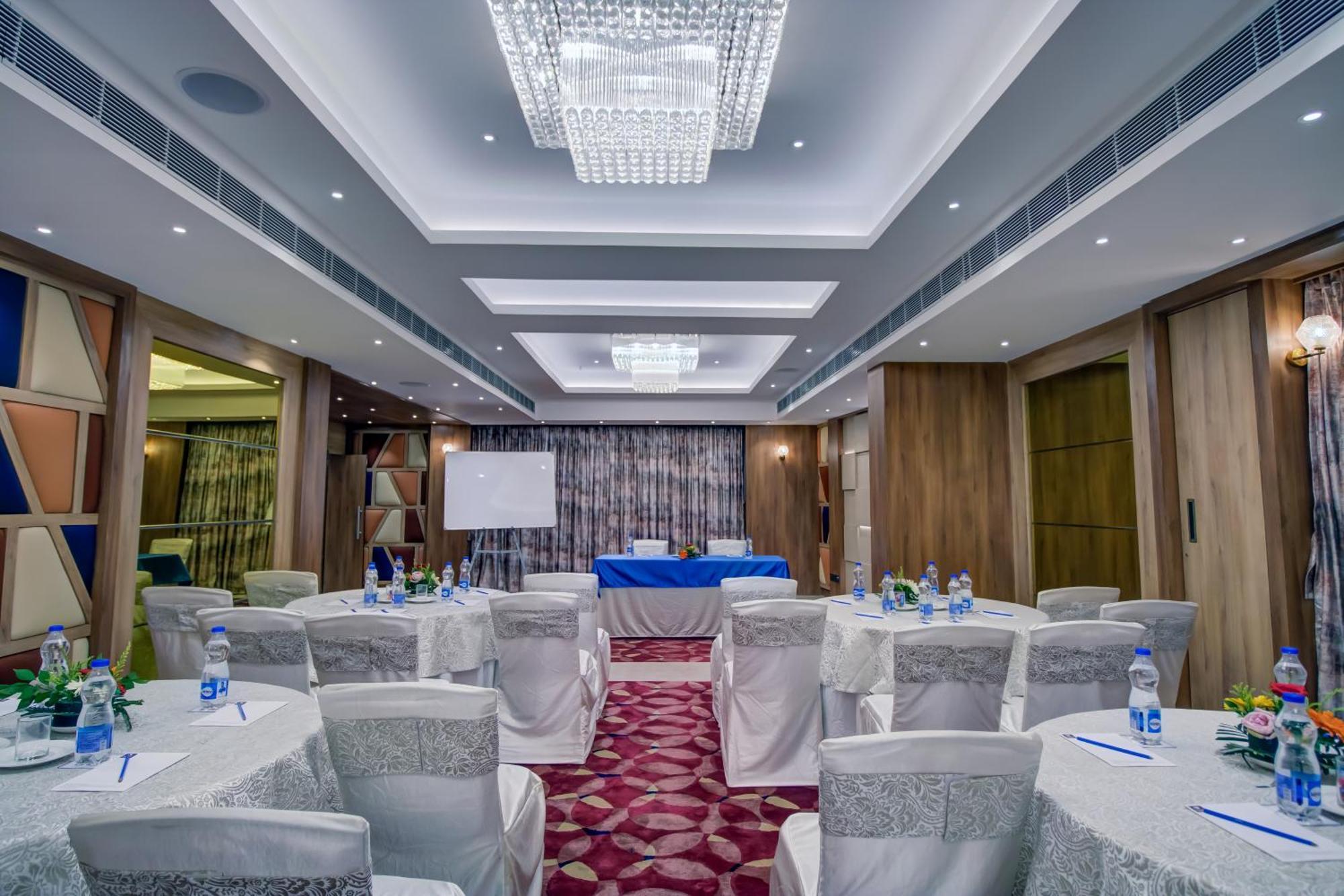 Cozzet Victoria Hotel Бхубанешвара Экстерьер фото