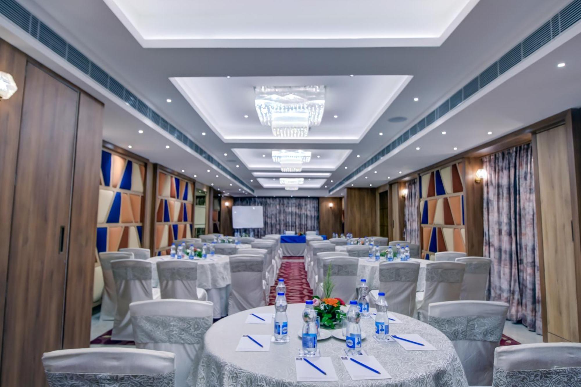 Cozzet Victoria Hotel Бхубанешвара Экстерьер фото