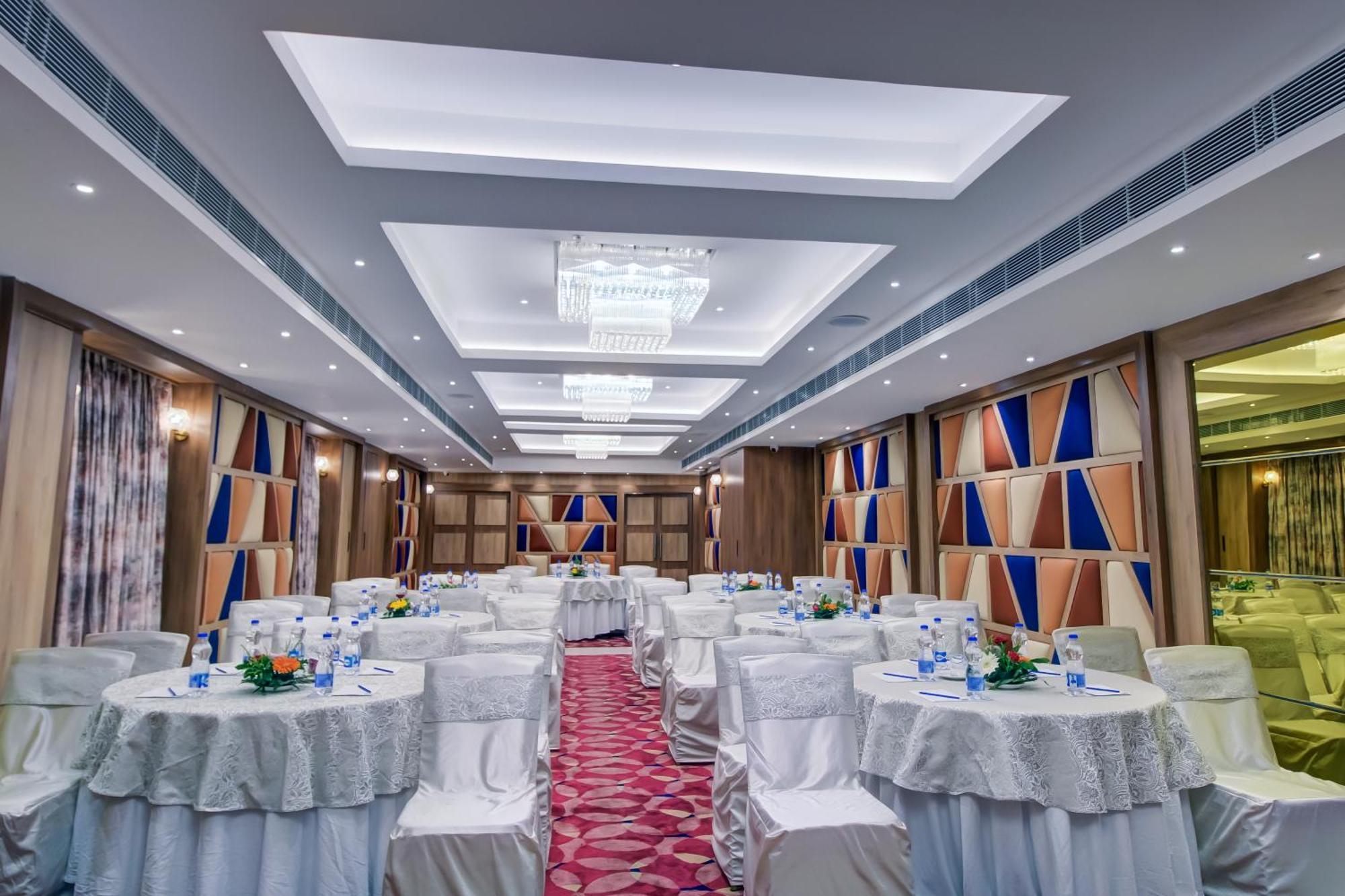 Cozzet Victoria Hotel Бхубанешвара Экстерьер фото